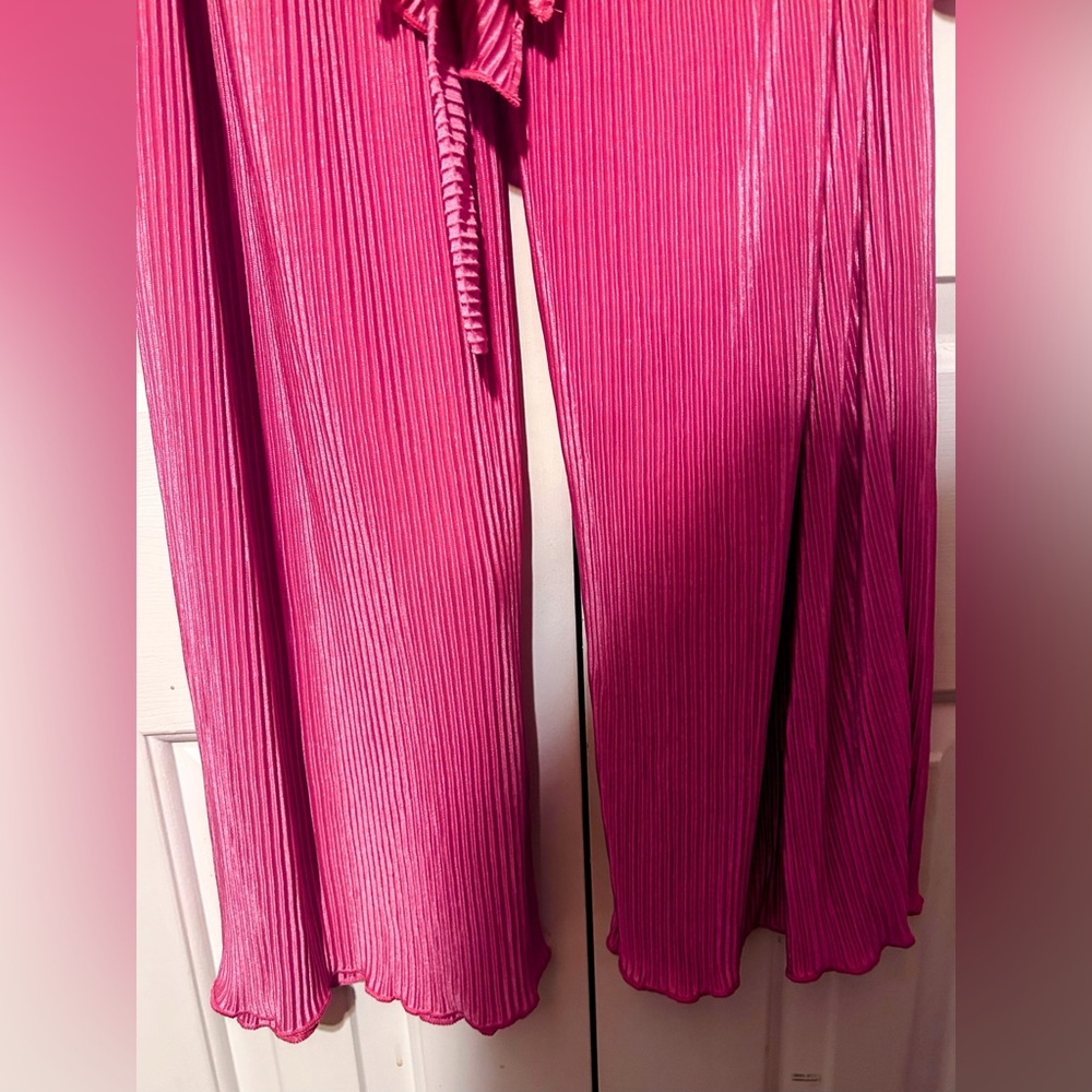 New 2 pc PINK Lounging set🔥 - Picture 3 of 4